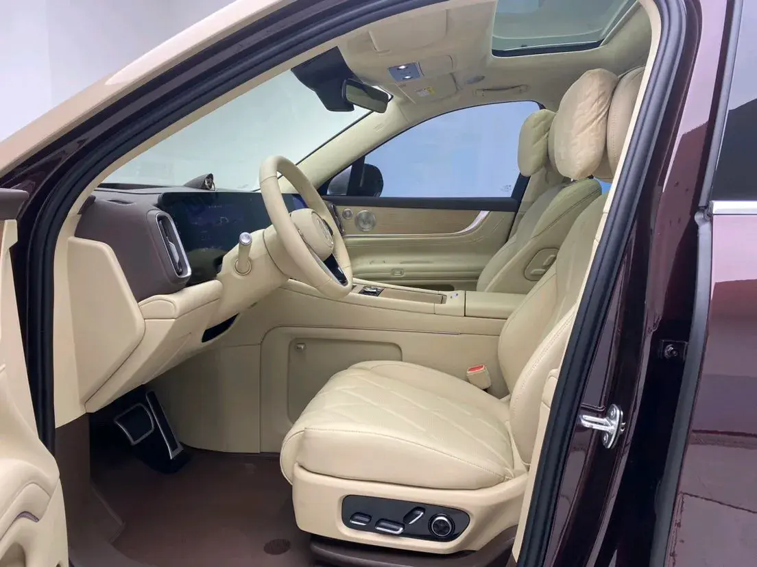 2025 AITO AITO thumbnail 2