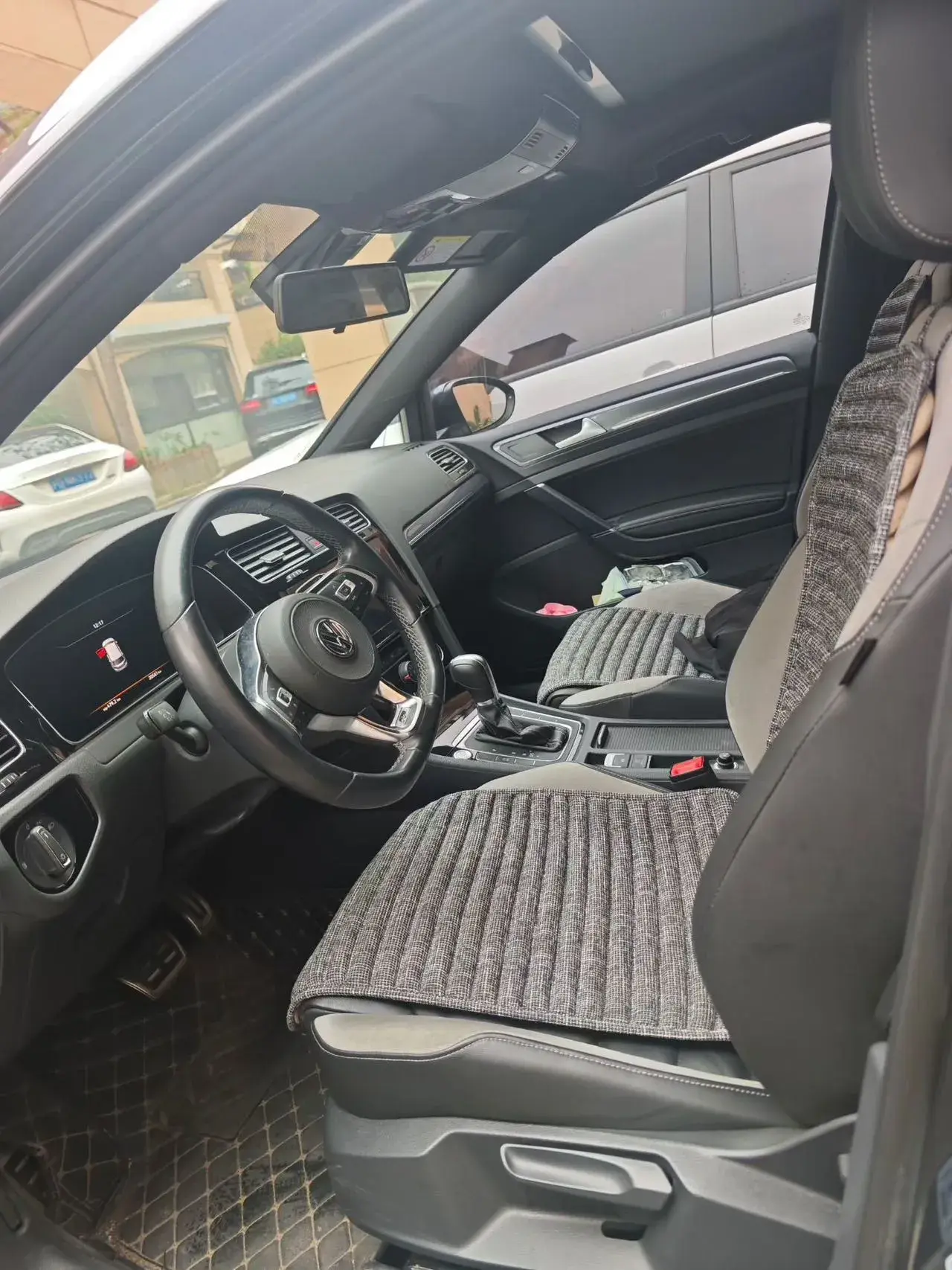 2019 VOLKSWAGEN GOLF thumbnail 4