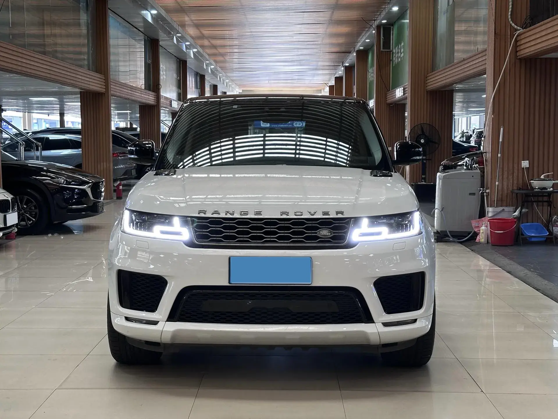 2019 LAND ROVER thumbnail 2