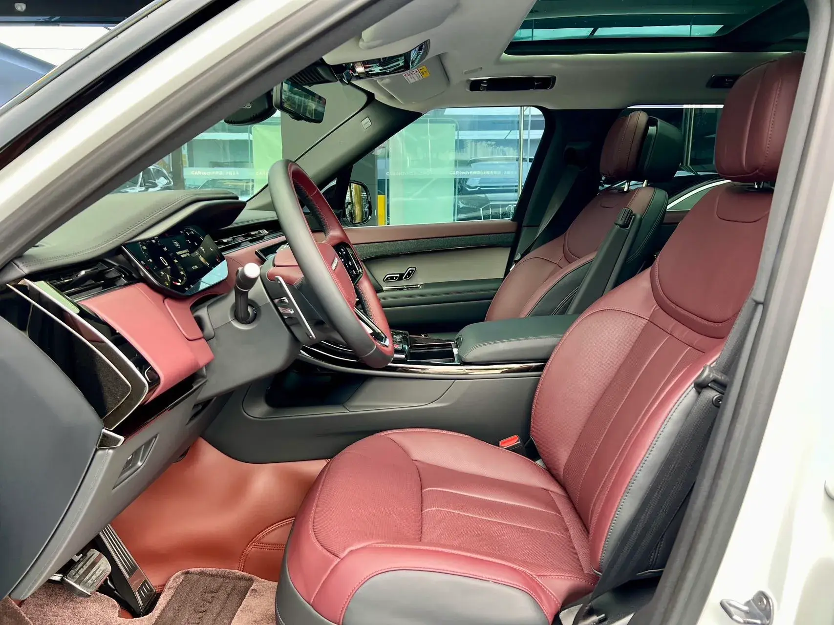 2023 LAND ROVER thumbnail 3