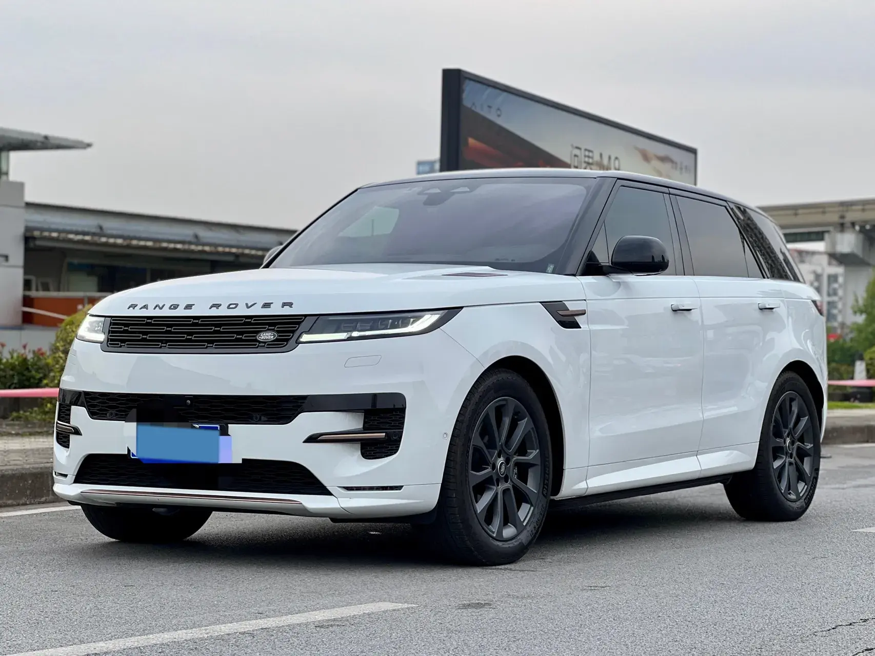 2023 LAND ROVER view 1