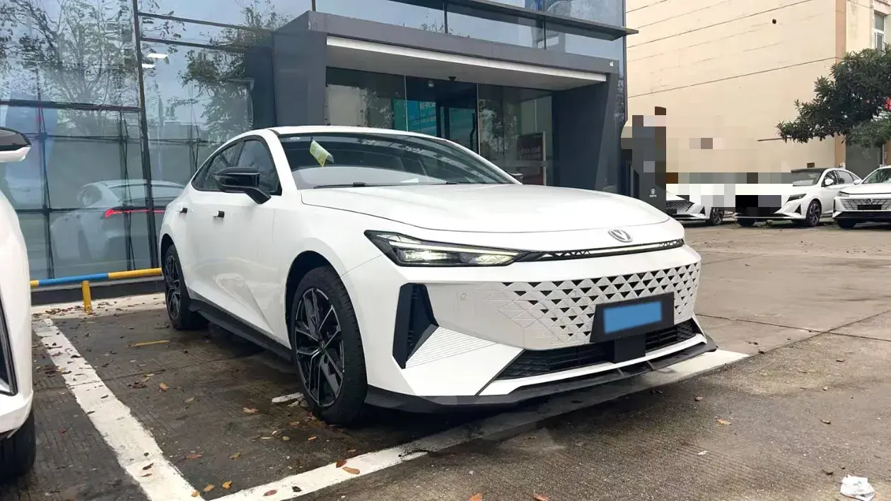 2024 CHANGAN UNI-V thumbnail 2