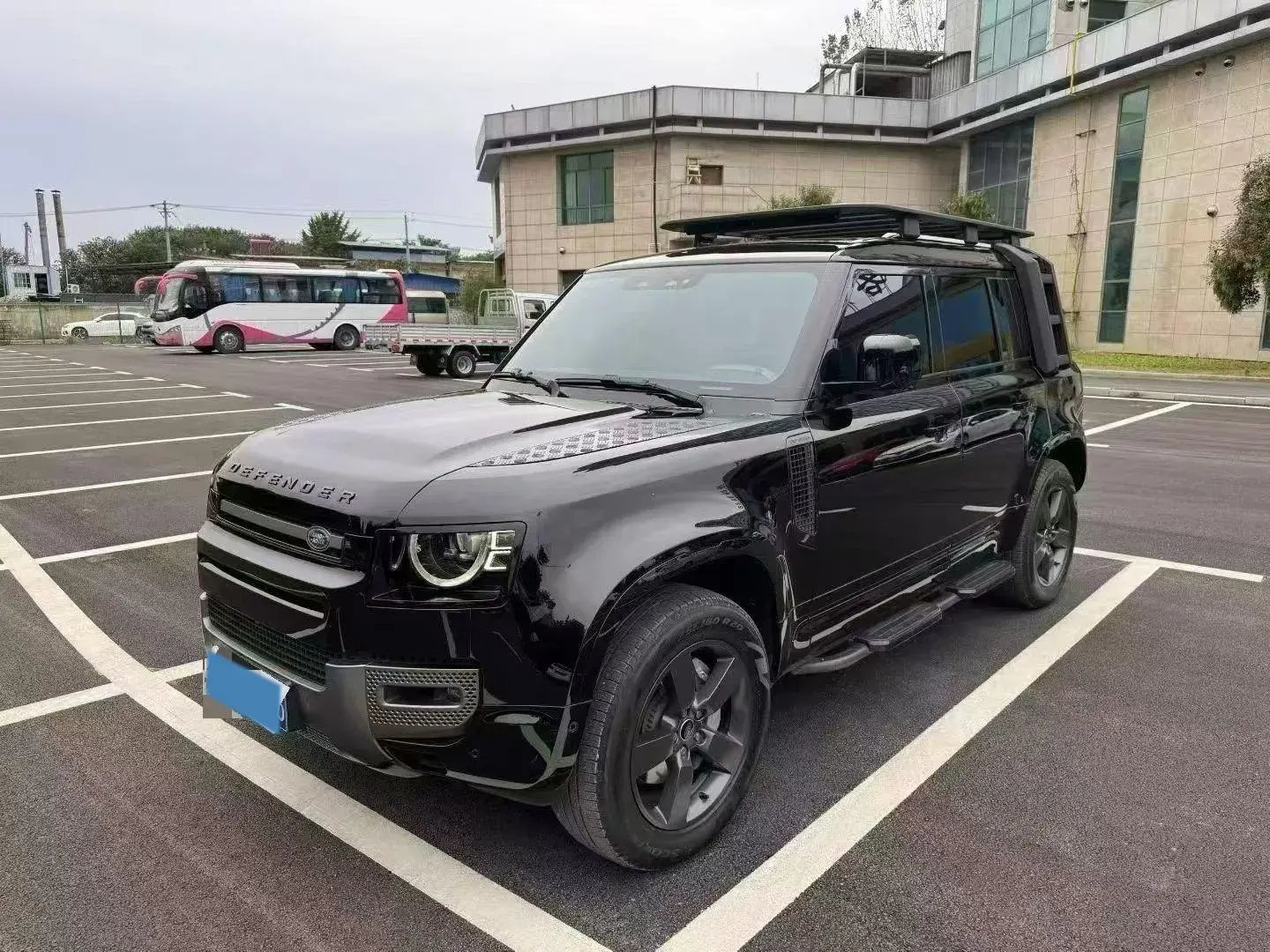 2025 LAND ROVER view 1