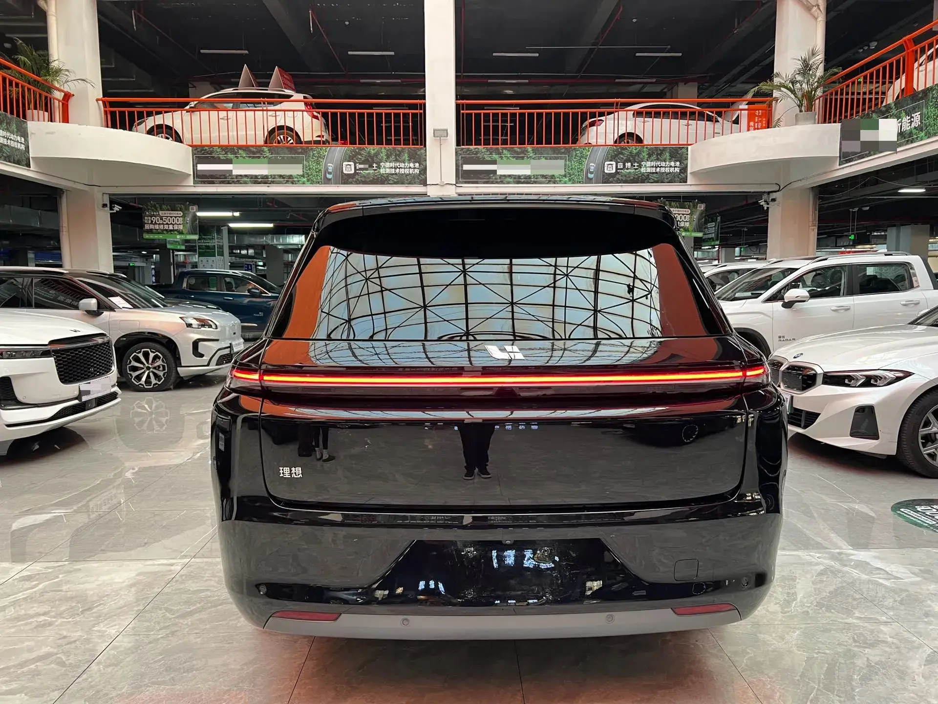 2023 LI L8 thumbnail 4