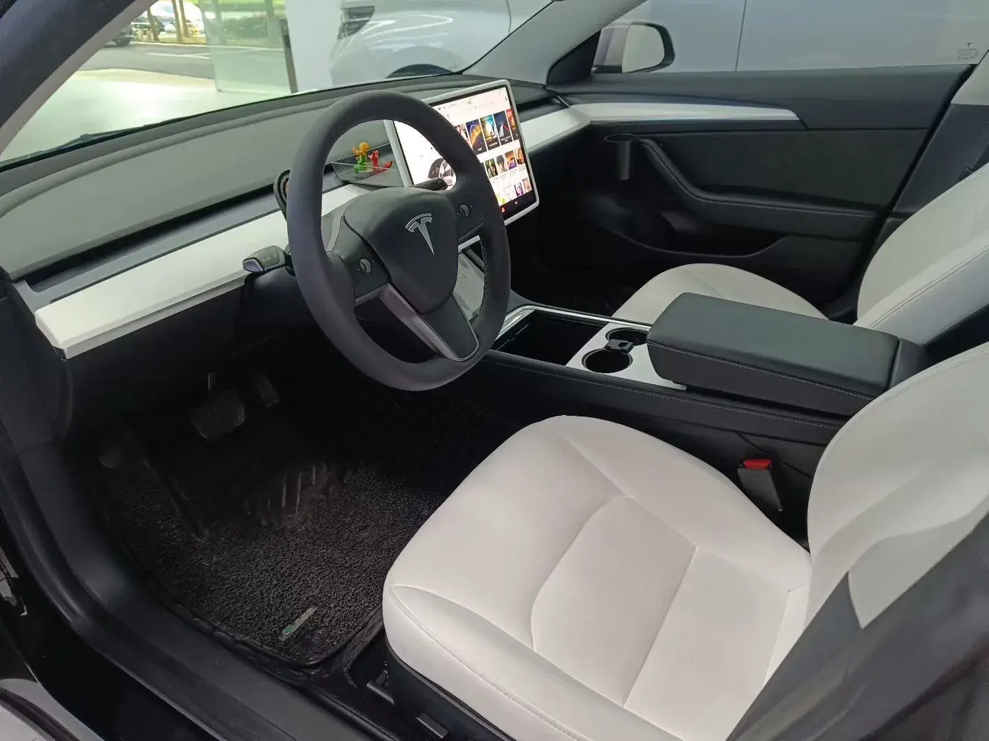 2021 TESLA MODEL thumbnail 4