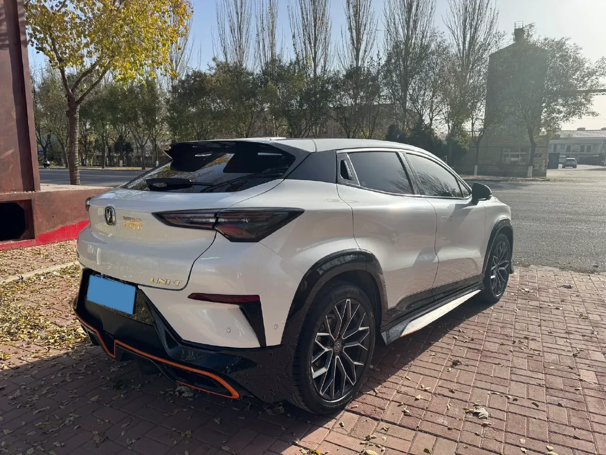 2022 ChangAn UNI-T 1.5T 188HP L4 7DCT,autocango,china used car exporter,china ev exporter,chinese used car exporter,chinese used ev exporter