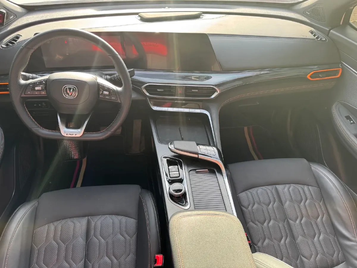 2022 ChangAn UNI-T 1.5T 188HP L4 7DCT,autocango,china used car exporter,china ev exporter,chinese used car exporter,chinese used ev exporter