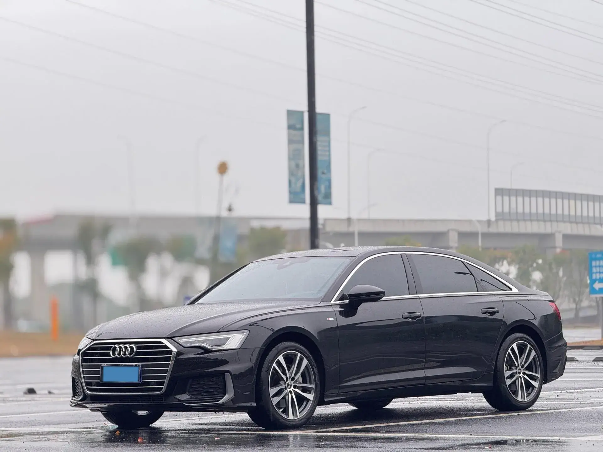 2022 AUDI A6L view 1