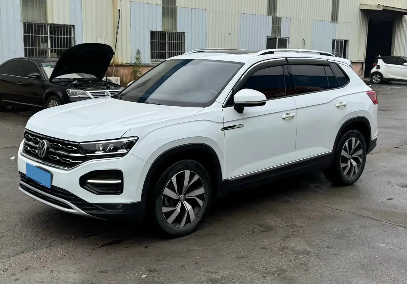 2021 VOLKSWAGEN TAYRON view 1