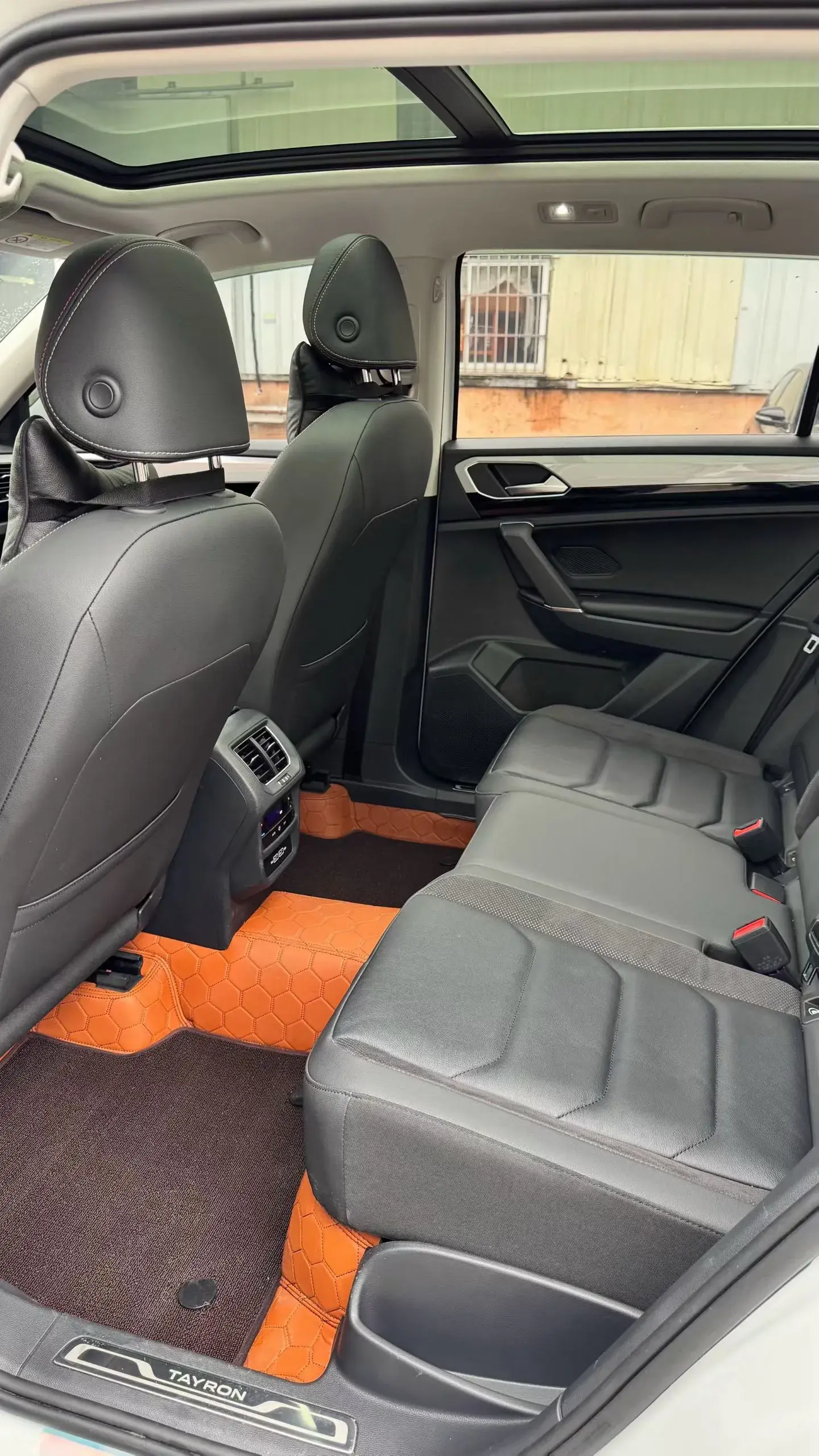 2021 VOLKSWAGEN TAYRON thumbnail 4