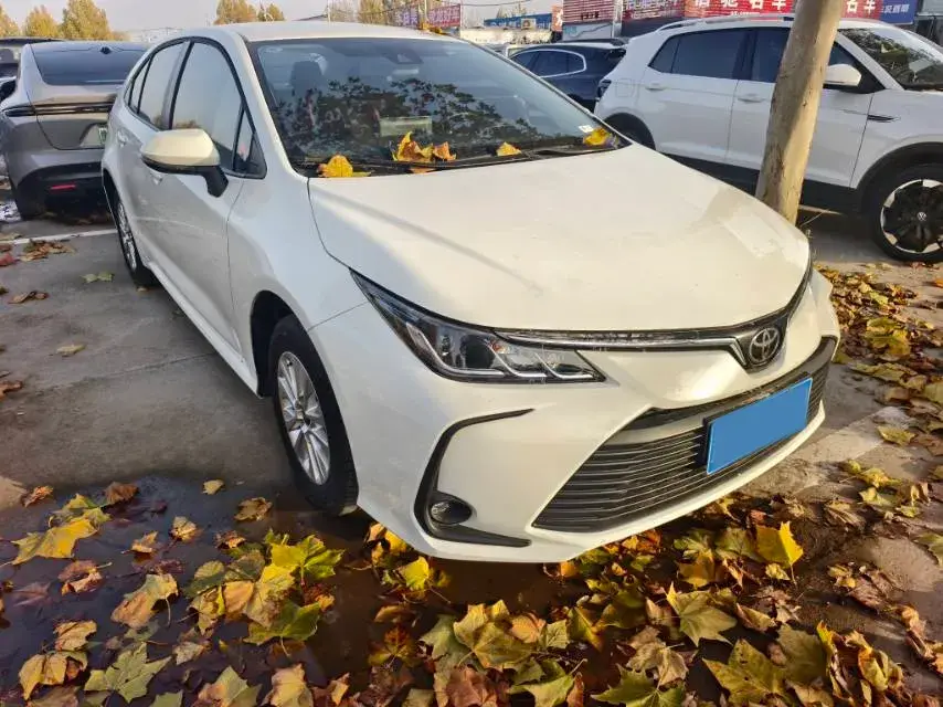 2023 TOYOTA COROLLA thumbnail 3