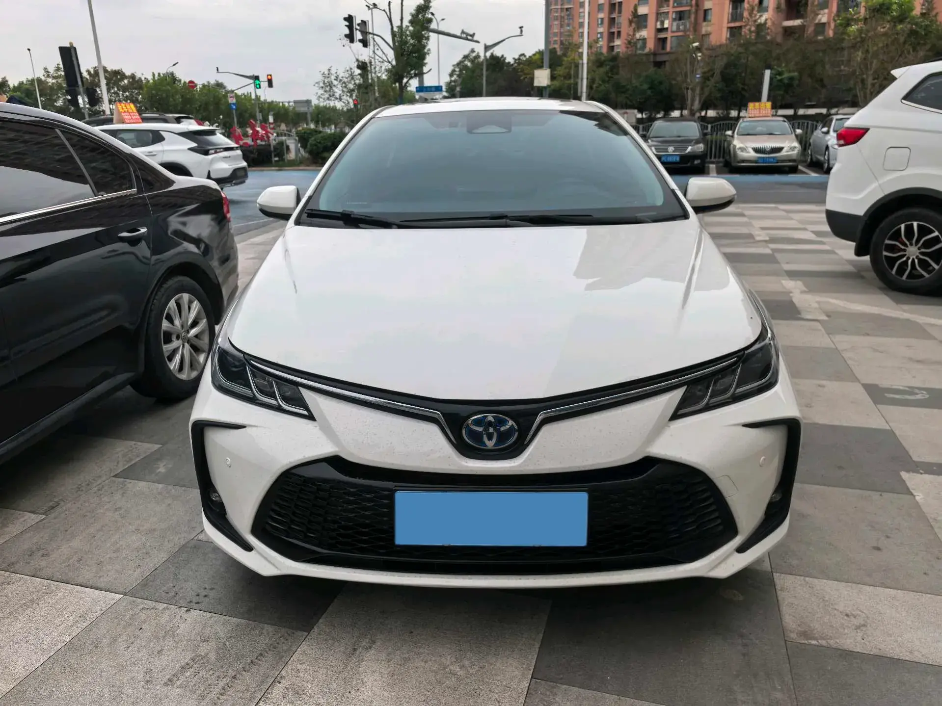 2023 TOYOTA COROLLA thumbnail 3