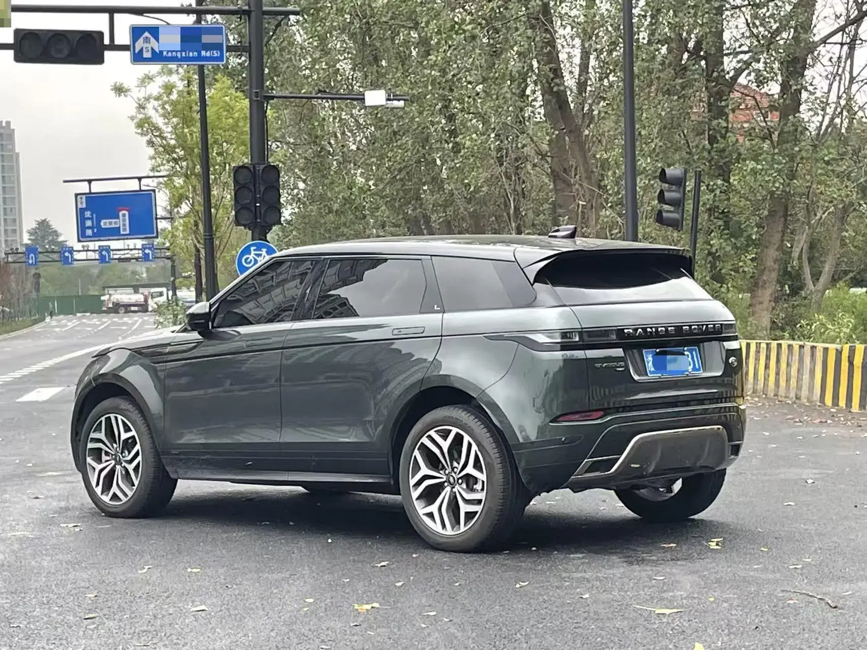 2021 LAND ROVER thumbnail 4
