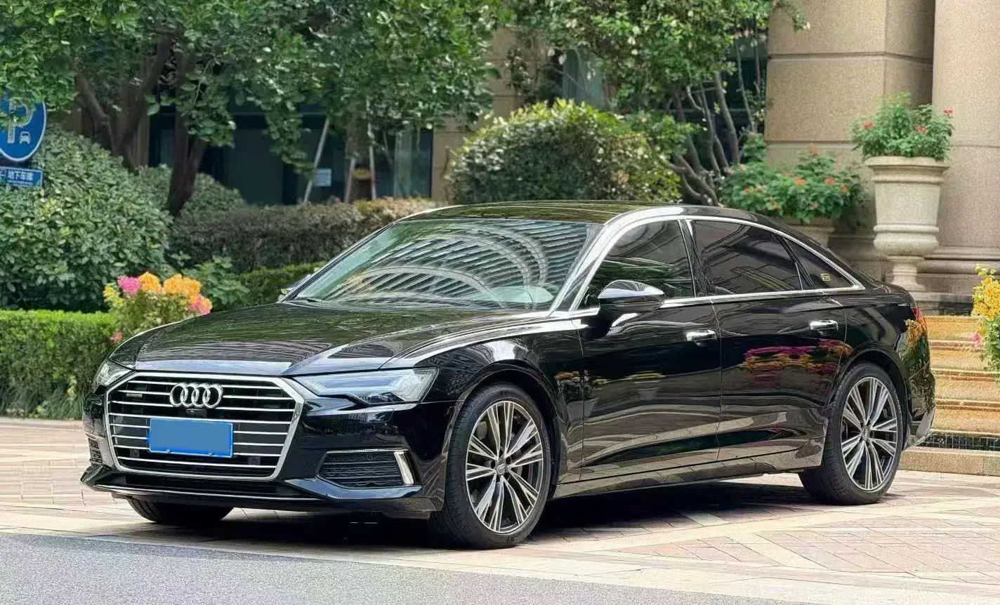 2021 AUDI A6L view 1