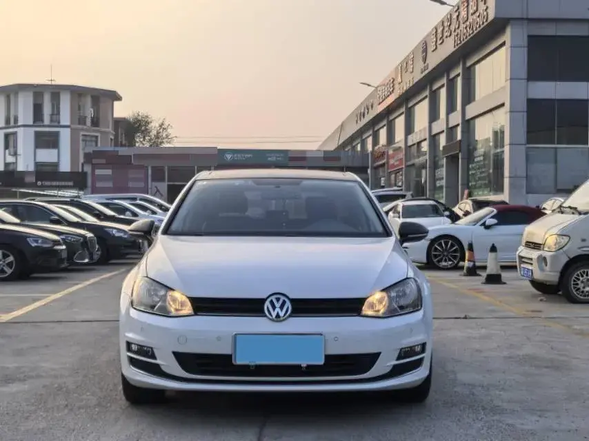 2017 VOLKSWAGEN GOLF thumbnail 2