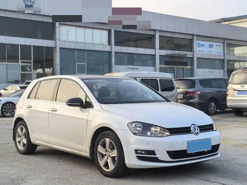 2017 VOLKSWAGEN GOLF thumbnail 3