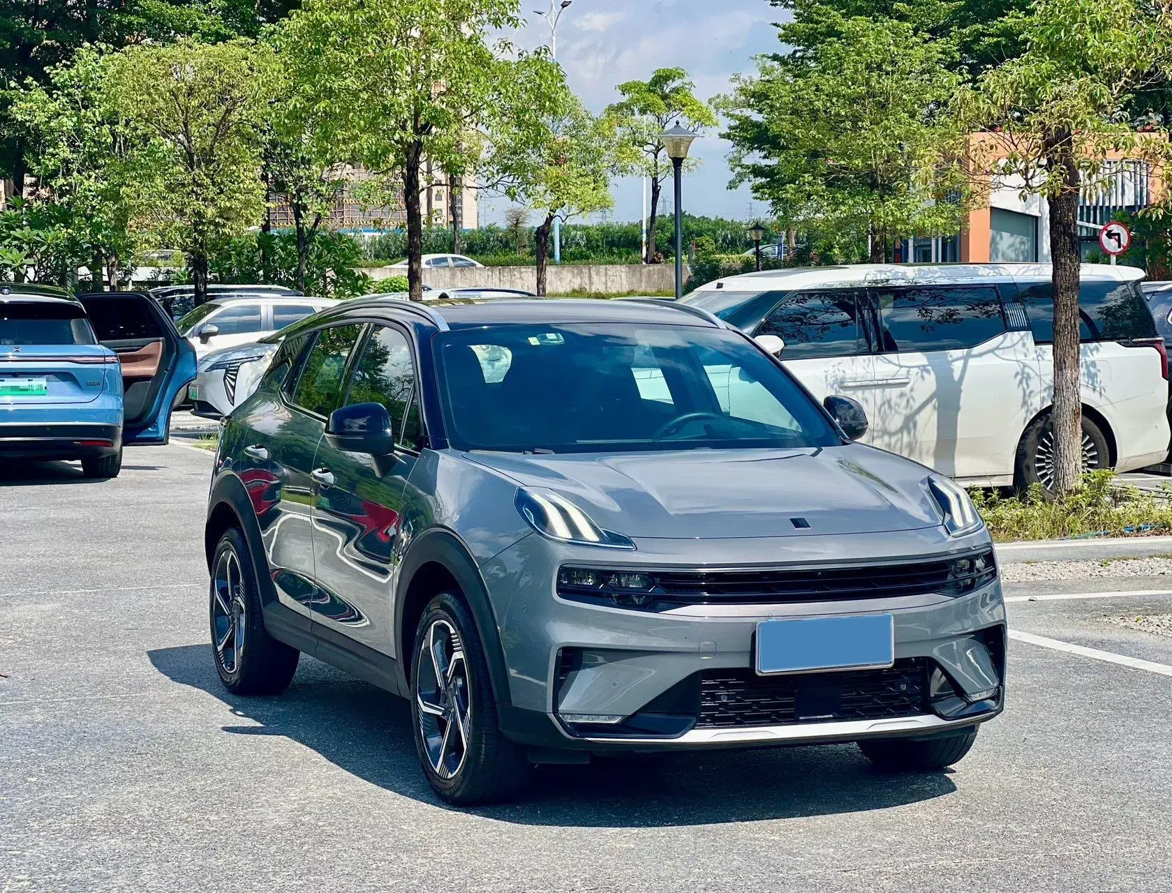 2020 LYNK&CO 06 thumbnail 3