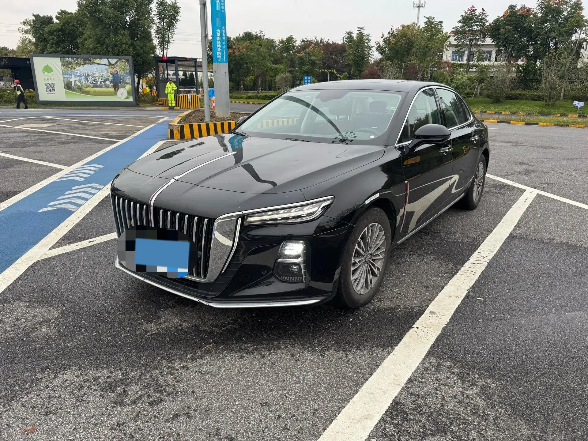 2024 HONGQI H5 view 1