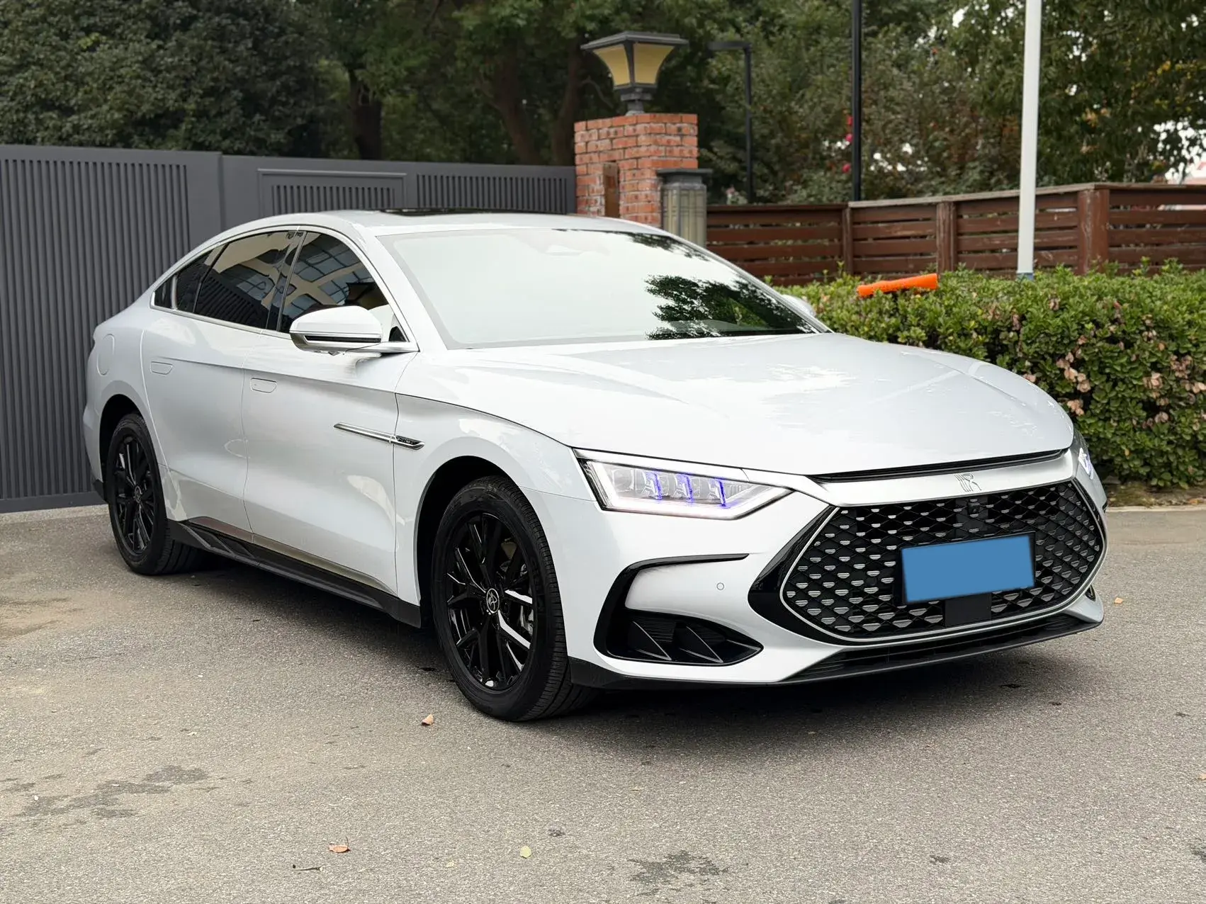 2024 BYD HAN thumbnail 3