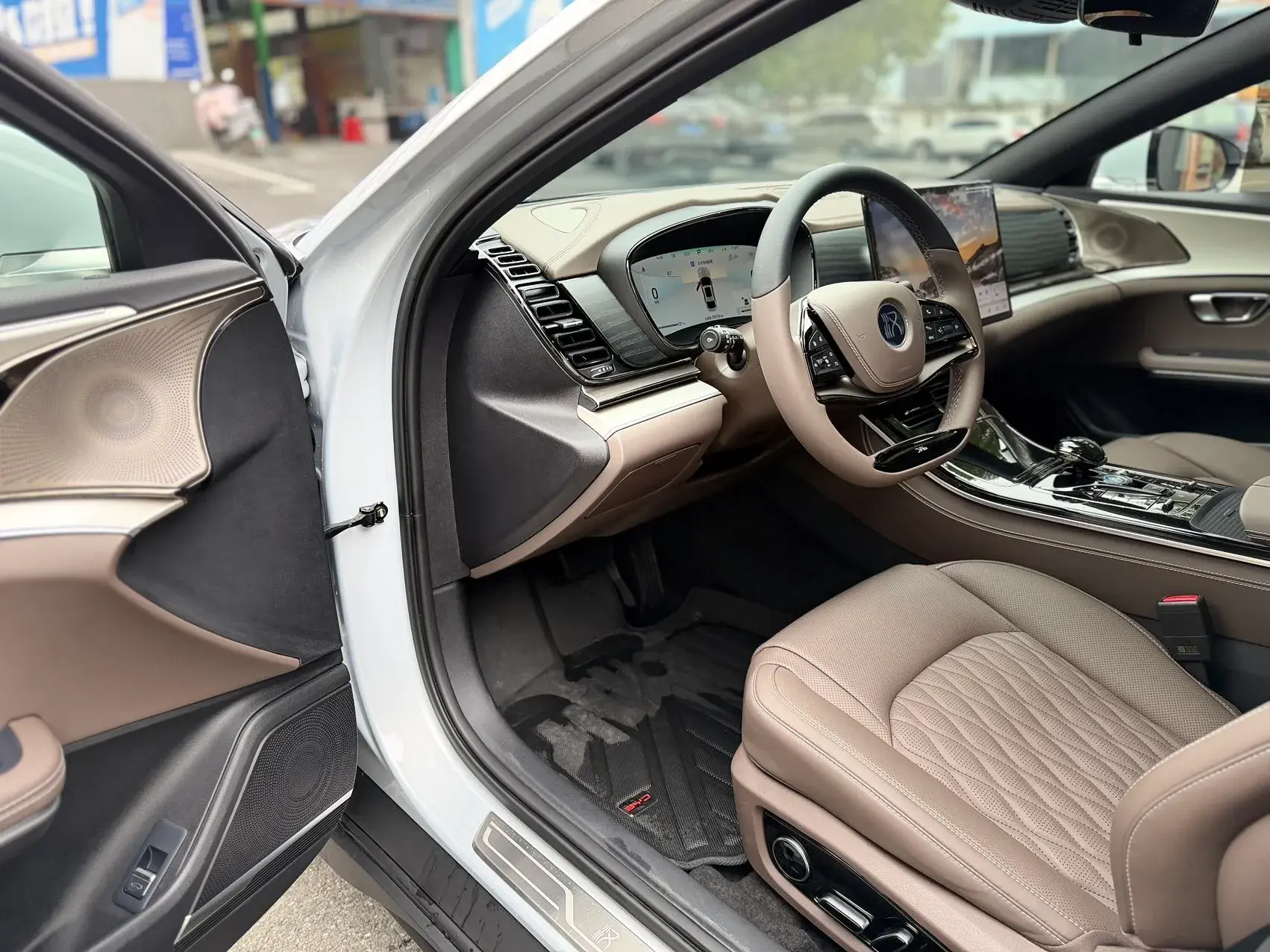 2024 BYD HAN thumbnail 4