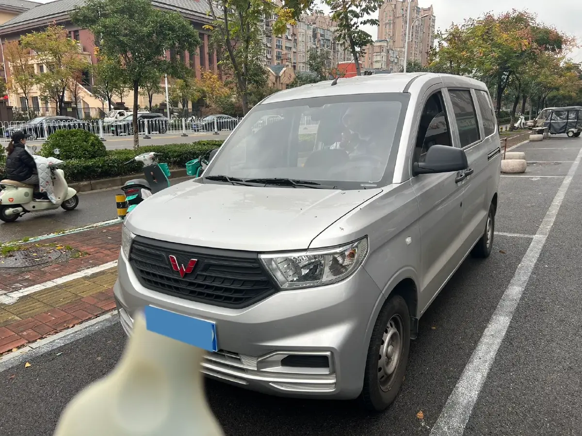 2022 WuLing HongGuang V 1.5L 99HP L4 6MT