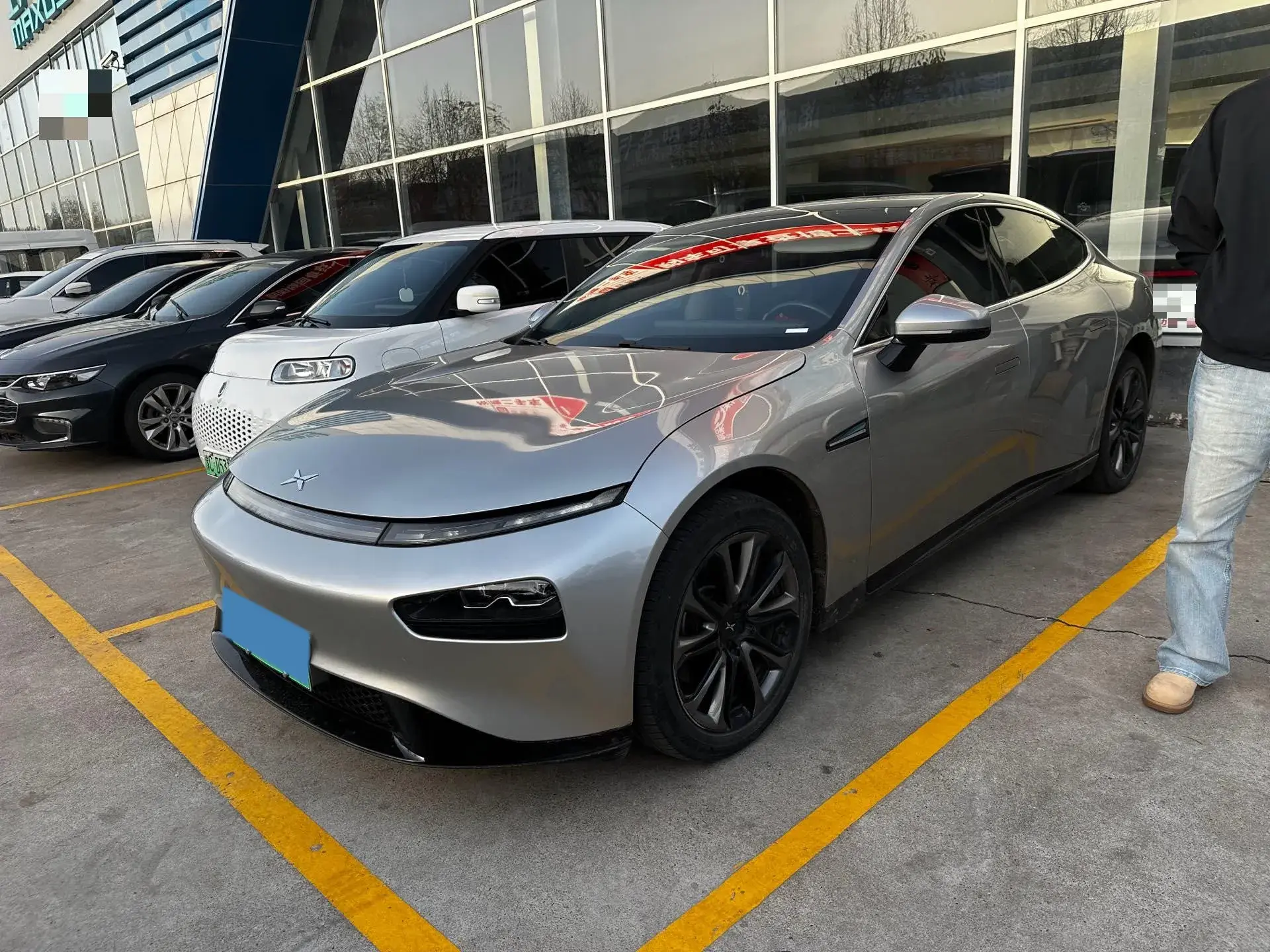 2022 XPENG P7 view 1