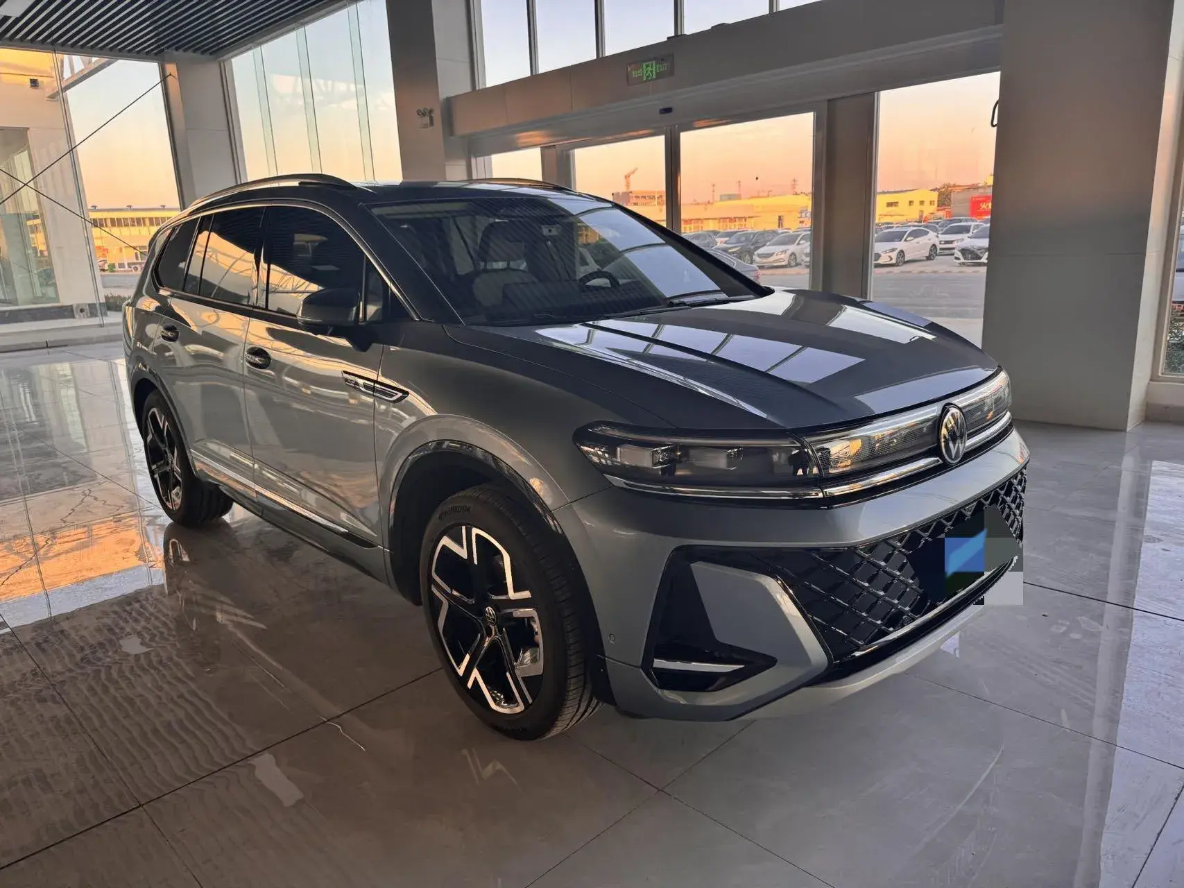 2023 VOLKSWAGEN TALAGON thumbnail 2