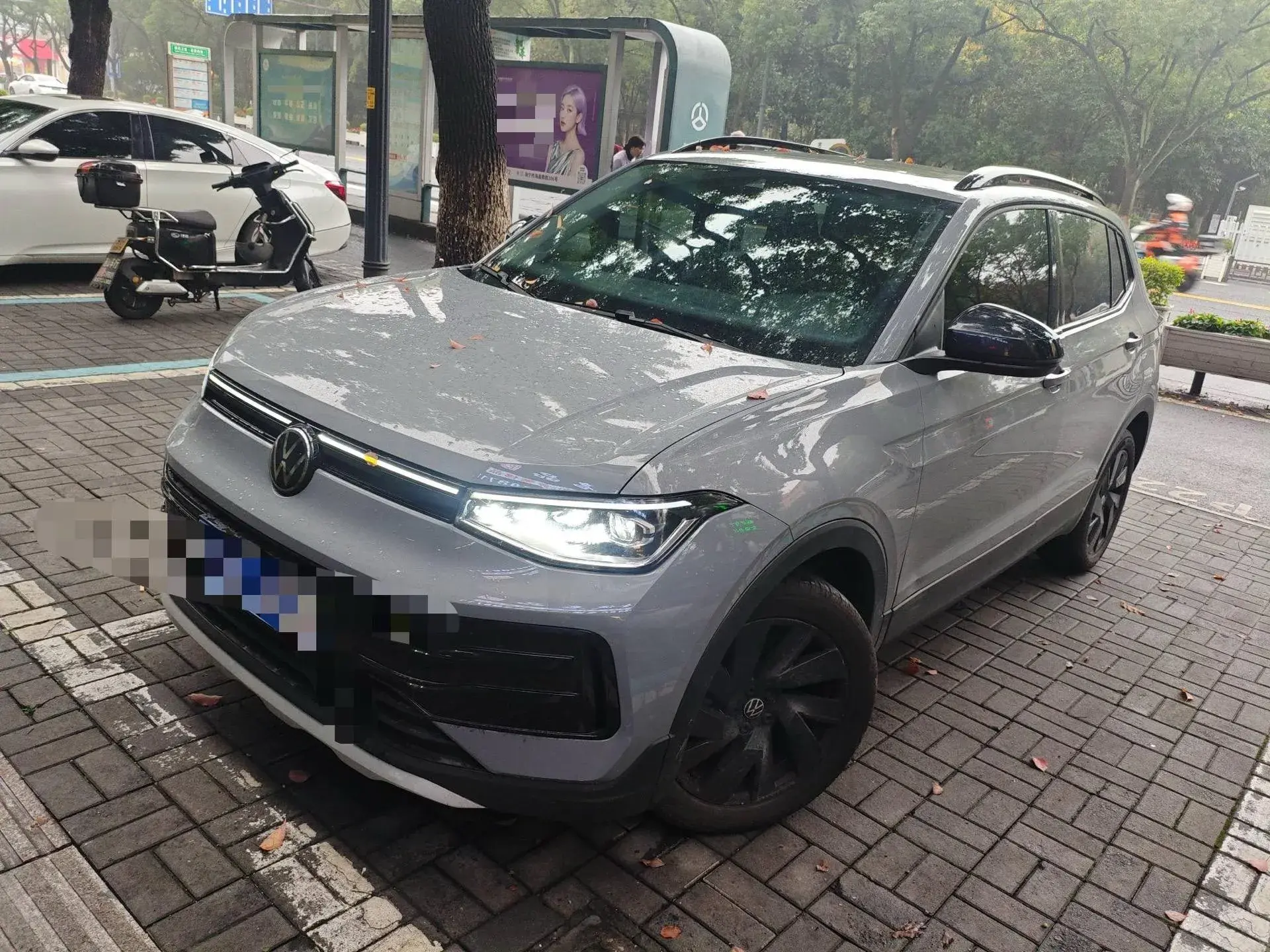 2025 VOLKSWAGEN THARU view 1