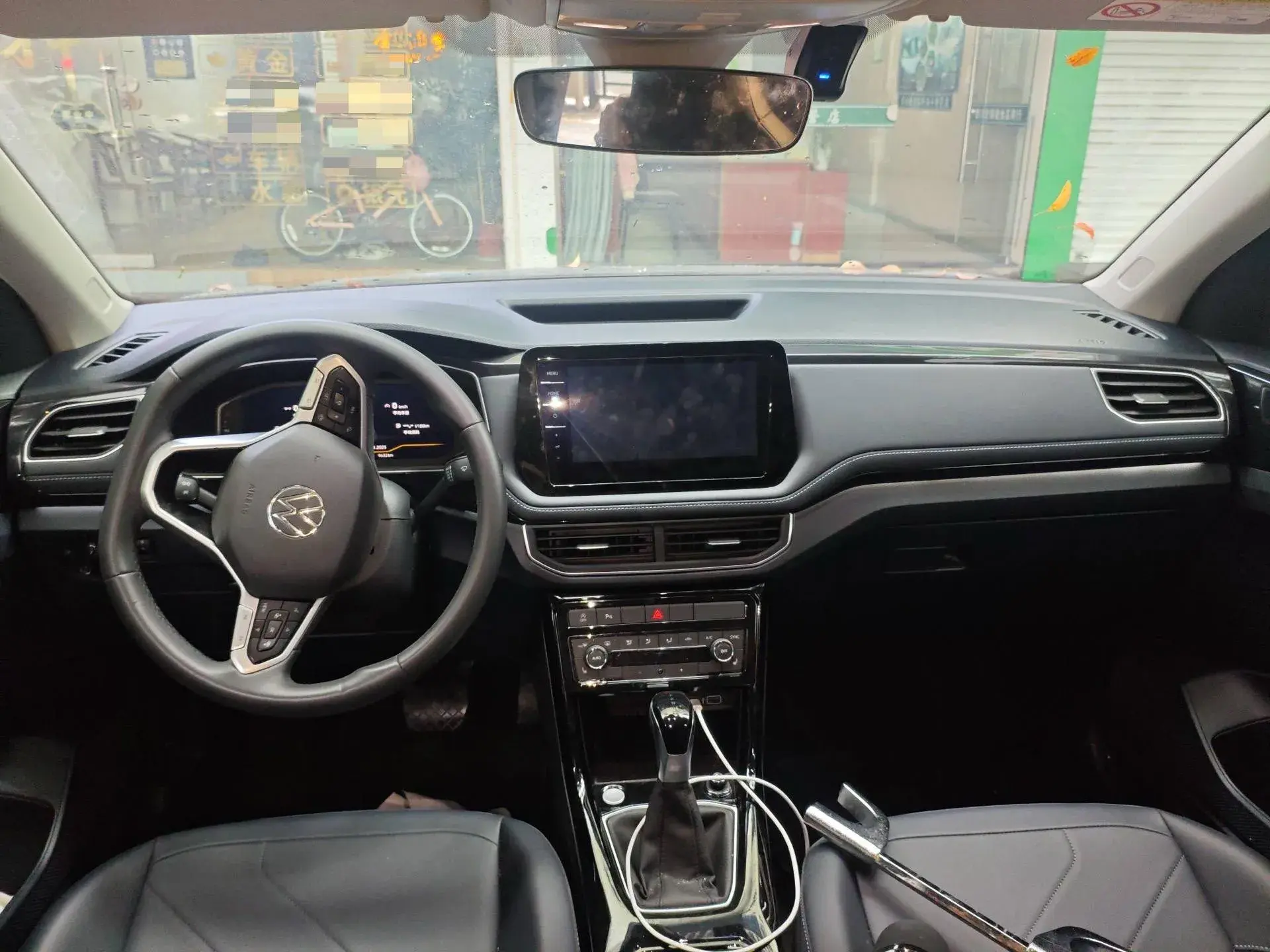 2025 VOLKSWAGEN THARU thumbnail 4