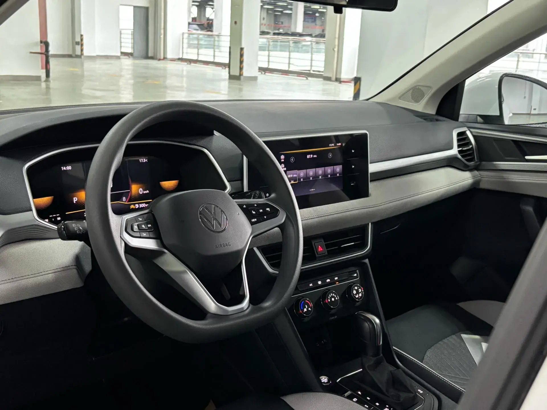 2023 VOLKSWAGEN THARU thumbnail 4