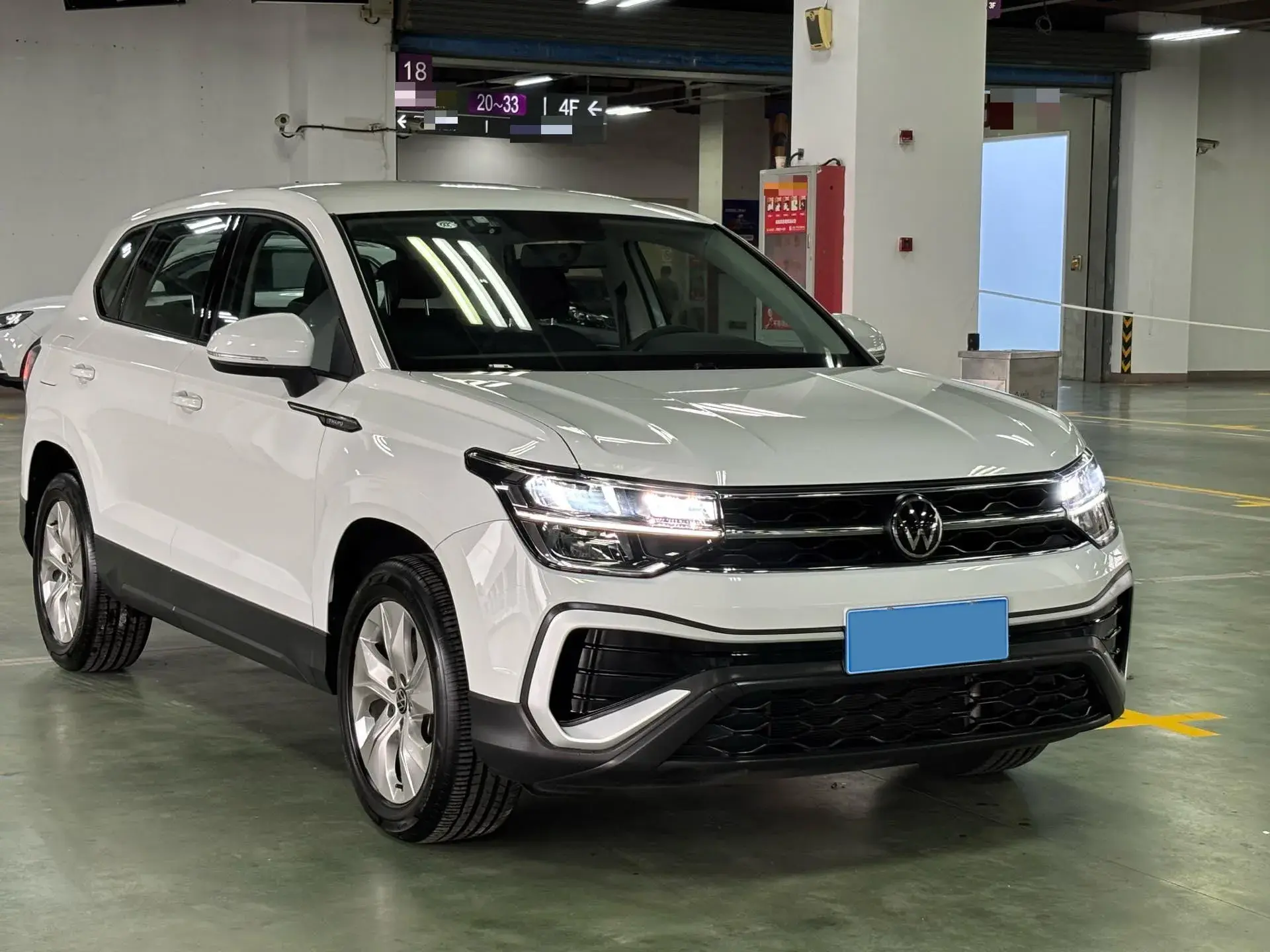 2023 VOLKSWAGEN THARU thumbnail 3