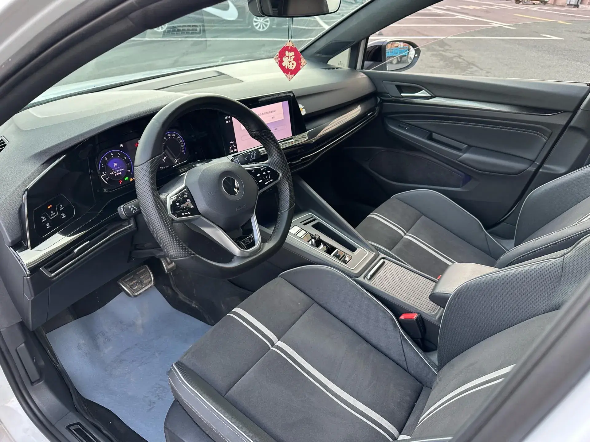 2023 VOLKSWAGEN GOLF thumbnail 3