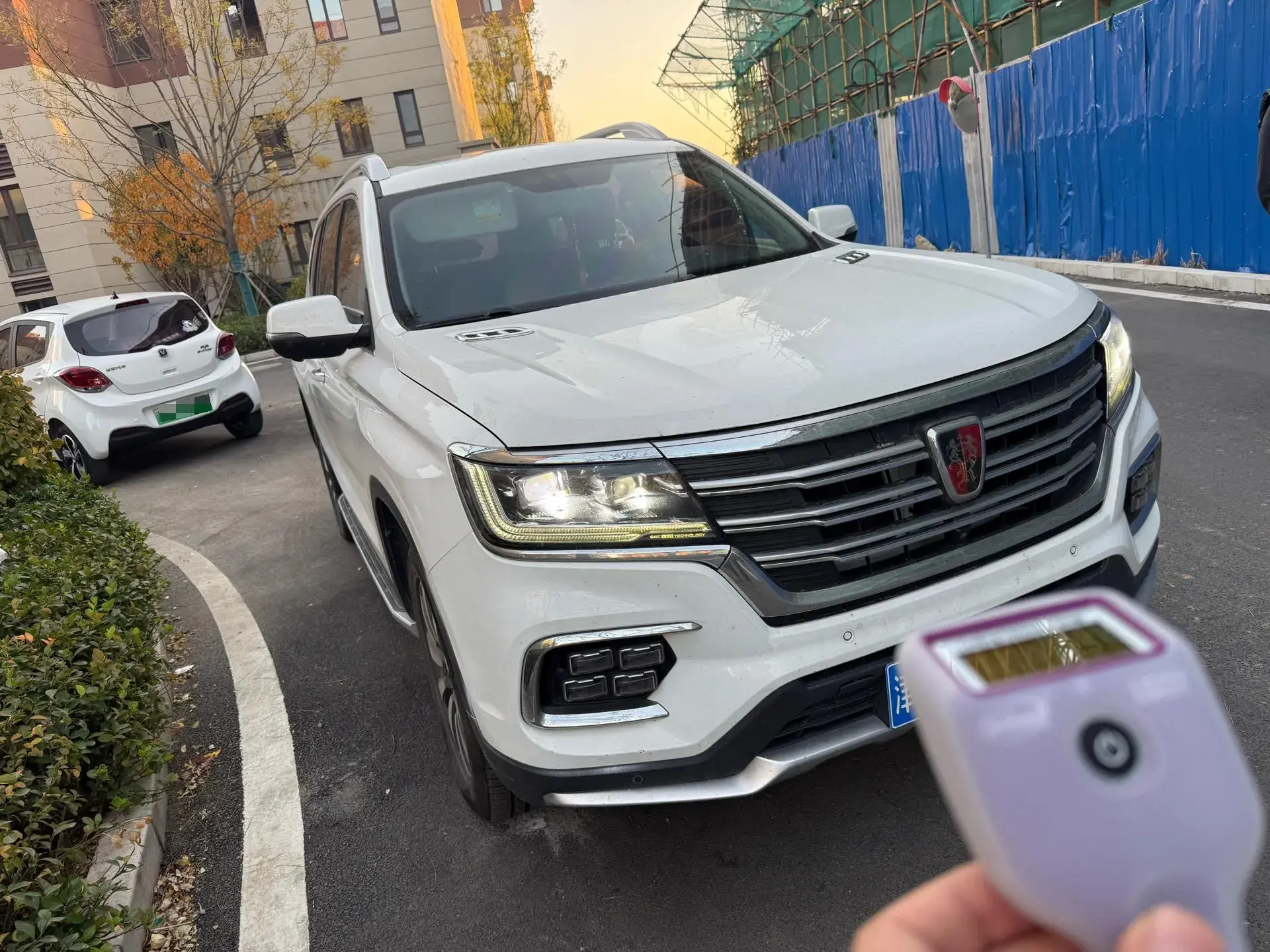 2018 ROEWE RX8 thumbnail 2