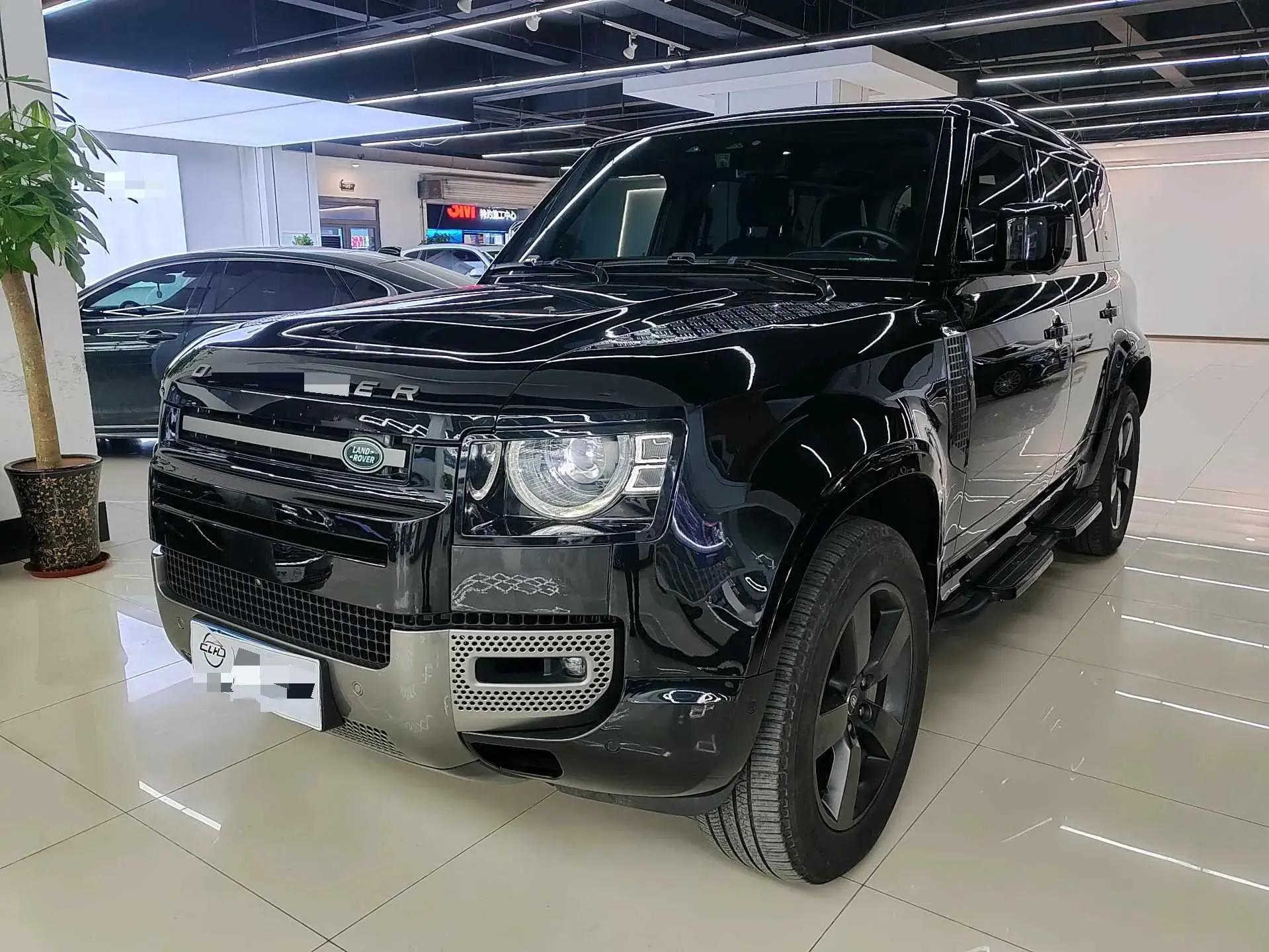 2024 LAND ROVER view 1