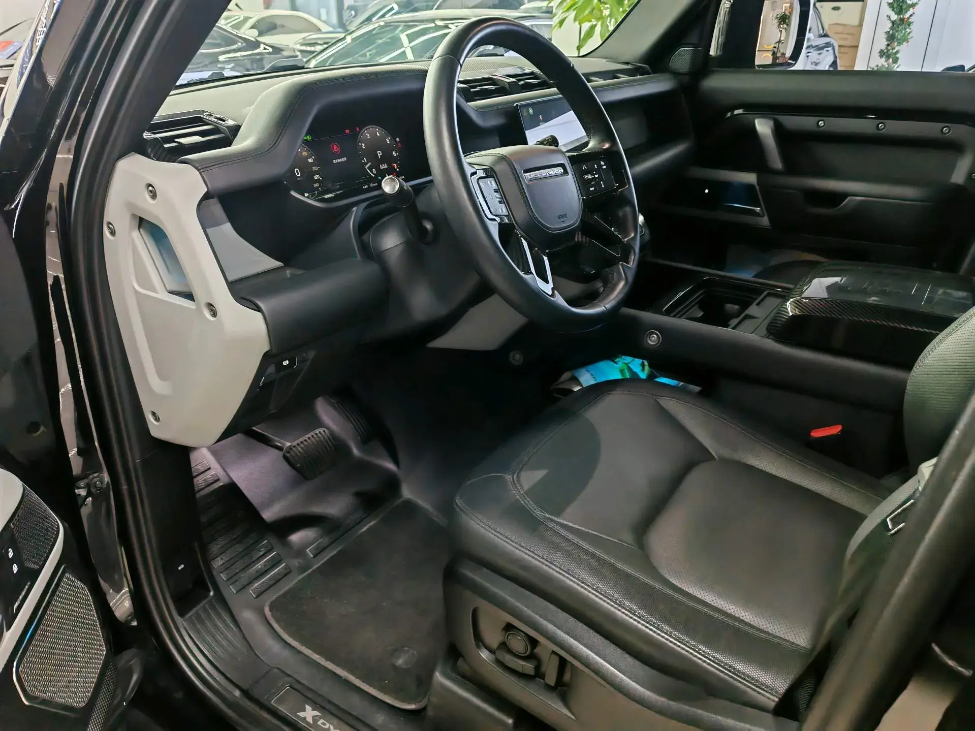 2024 LAND ROVER thumbnail 2