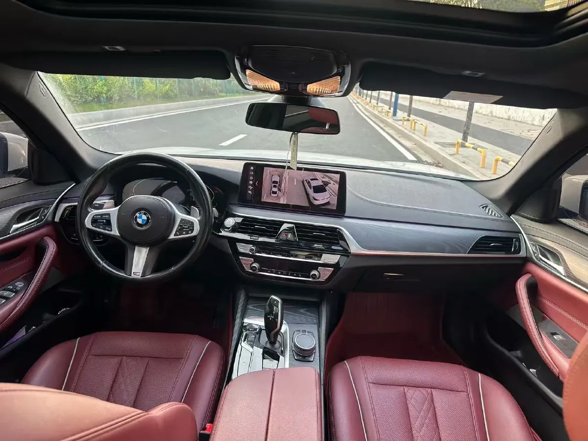 2022 BMW 5 Series 2.0T 252HP L4 8AT,autocango,china used car exporter,china ev exporter,chinese used car exporter,chinese used ev exporter