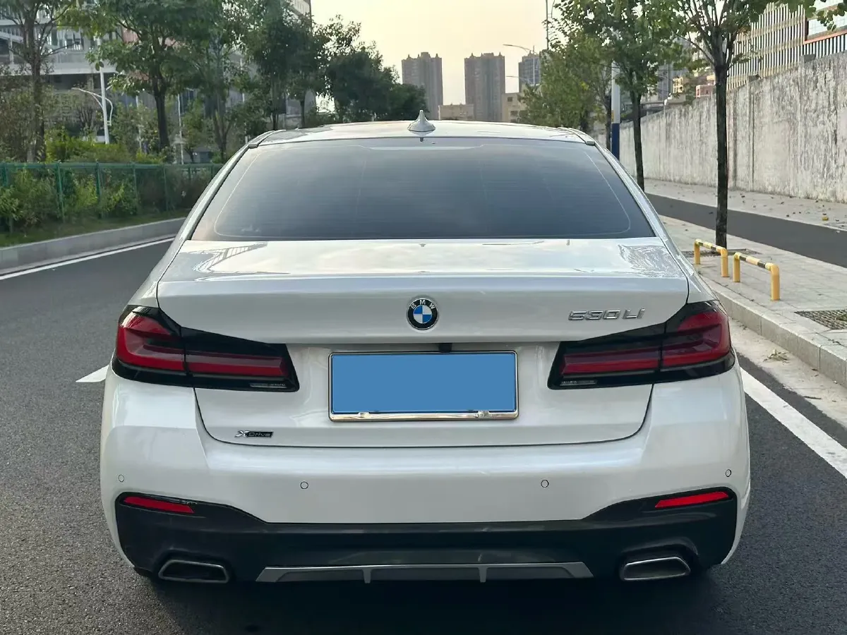 2022 BMW 5 Series 2.0T 252HP L4 8AT,autocango,china used car exporter,china ev exporter,chinese used car exporter,chinese used ev exporter