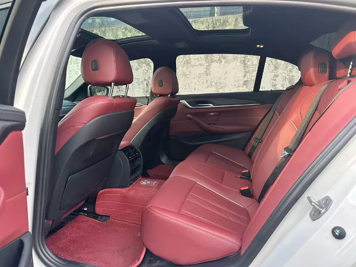 2022 BMW 5 Series 2.0T 252HP L4 8AT,autocango,china used car exporter,china ev exporter,chinese used car exporter,chinese used ev exporter