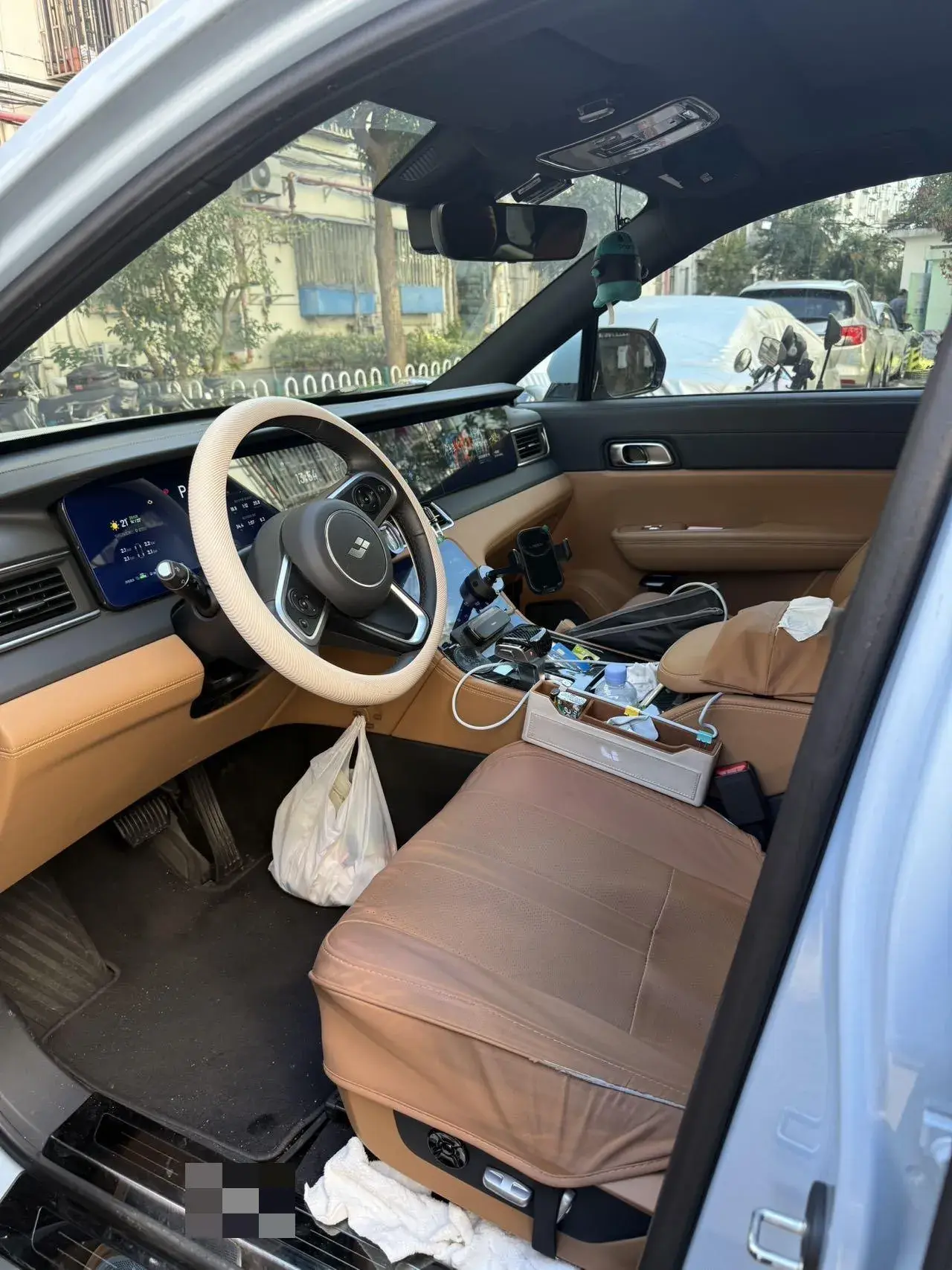 2020 LI ONE thumbnail 2