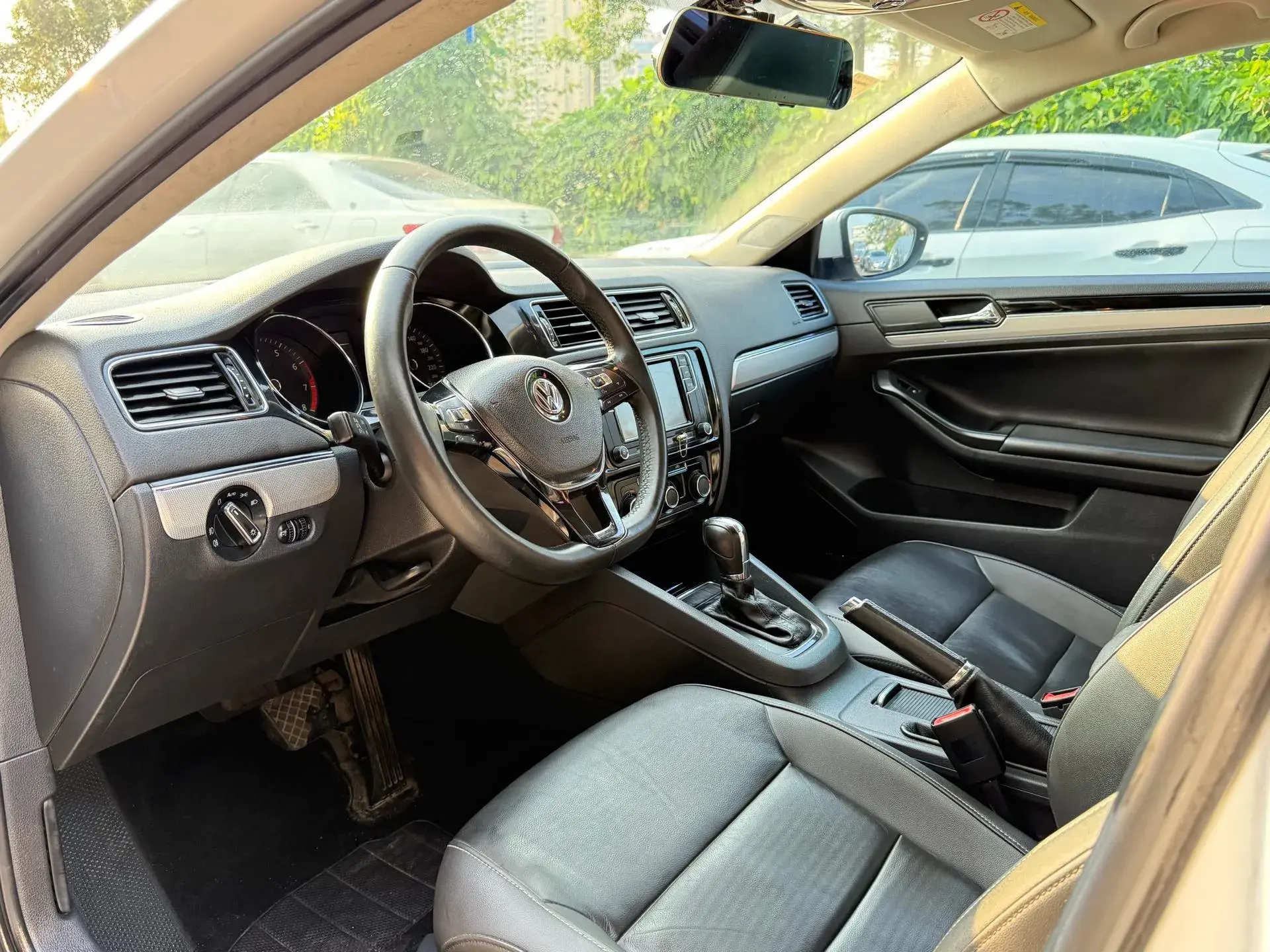 2018 VOLKSWAGEN SAGITAR thumbnail 4