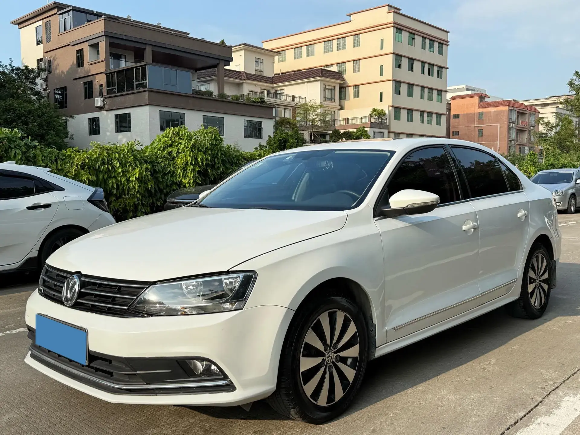 2018 VOLKSWAGEN SAGITAR view 1