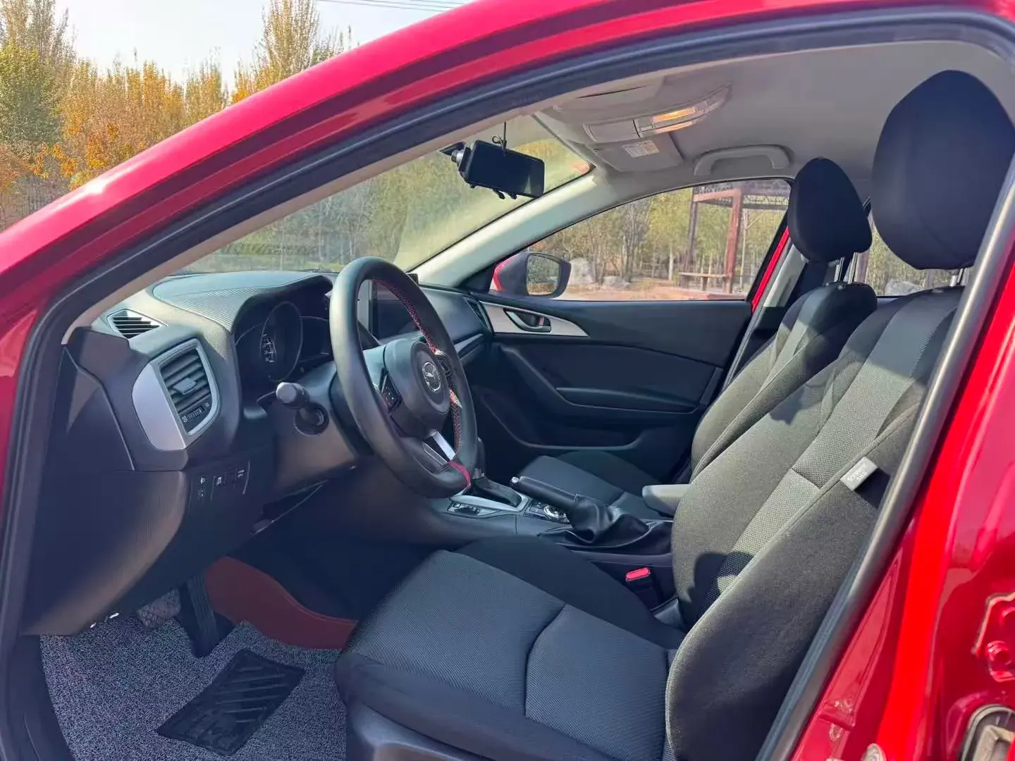 2017 MAZDA 3 thumbnail 4