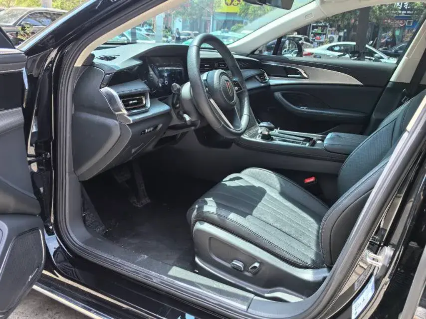 2024 HONGQI H5 thumbnail 4