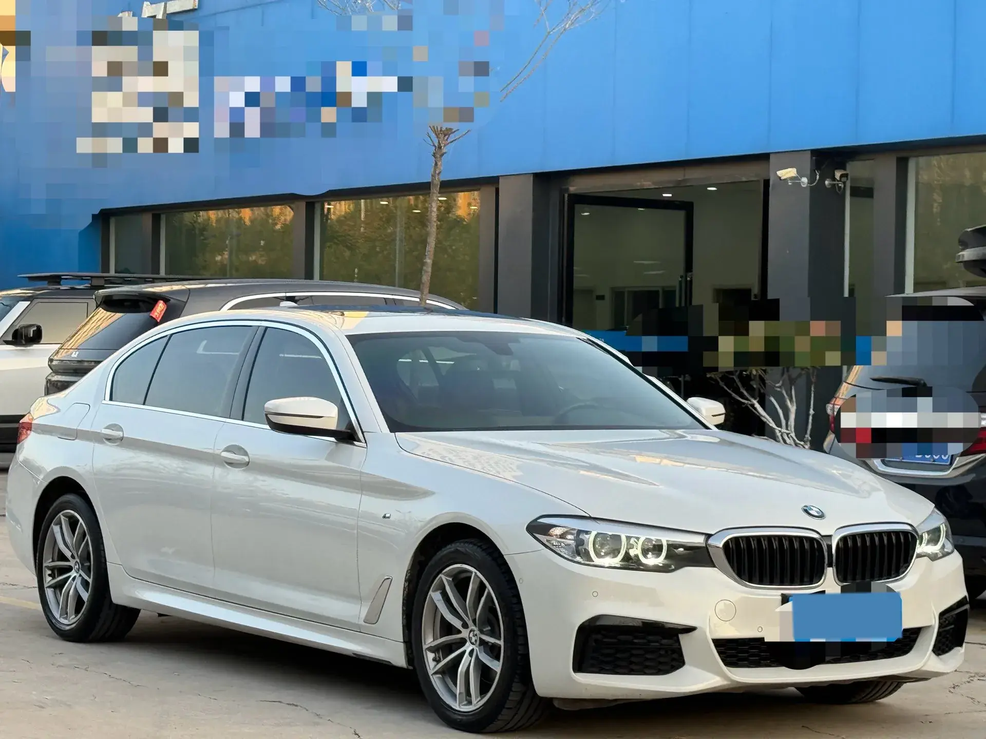 2020 BMW 5 thumbnail 3