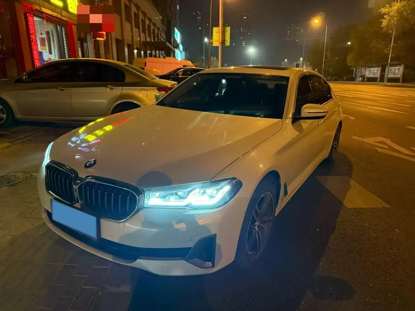 2021 BMW 5 view 1