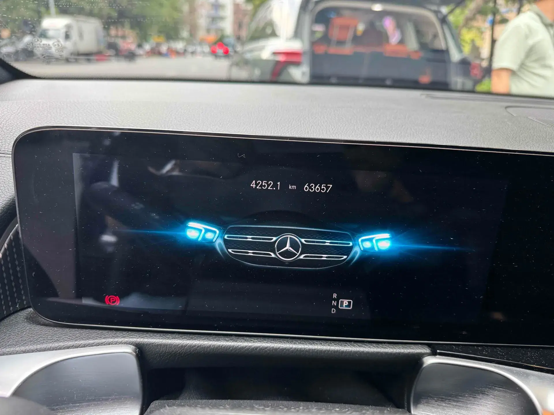 2021 MERCEDES-BENZ GLB thumbnail 3