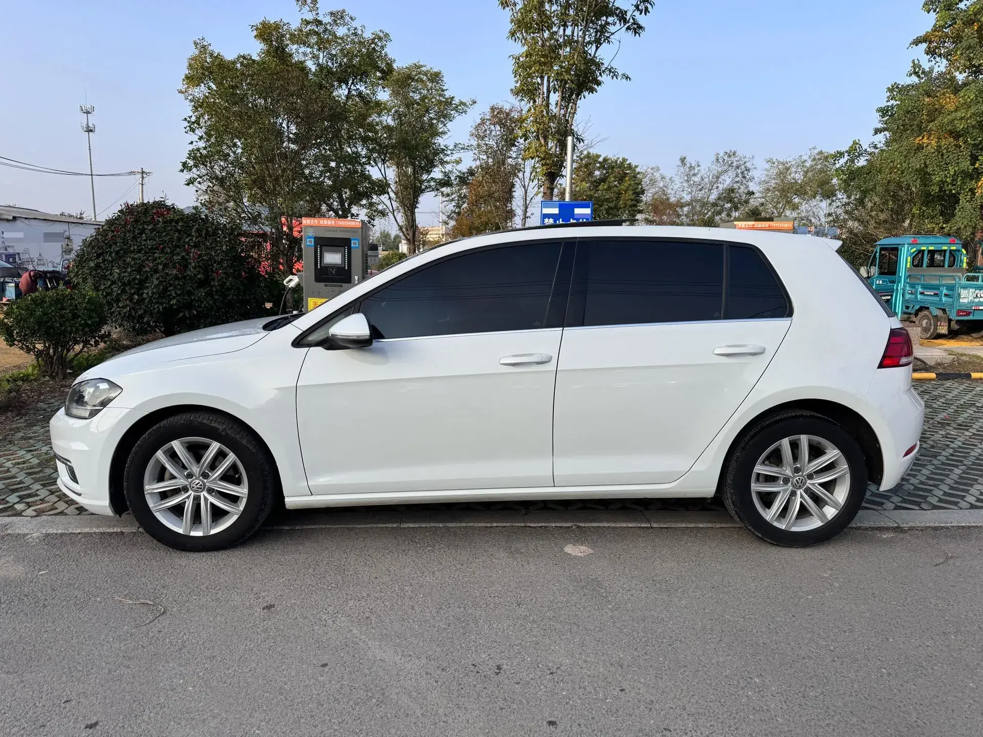 2018 VOLKSWAGEN GOLF thumbnail 2