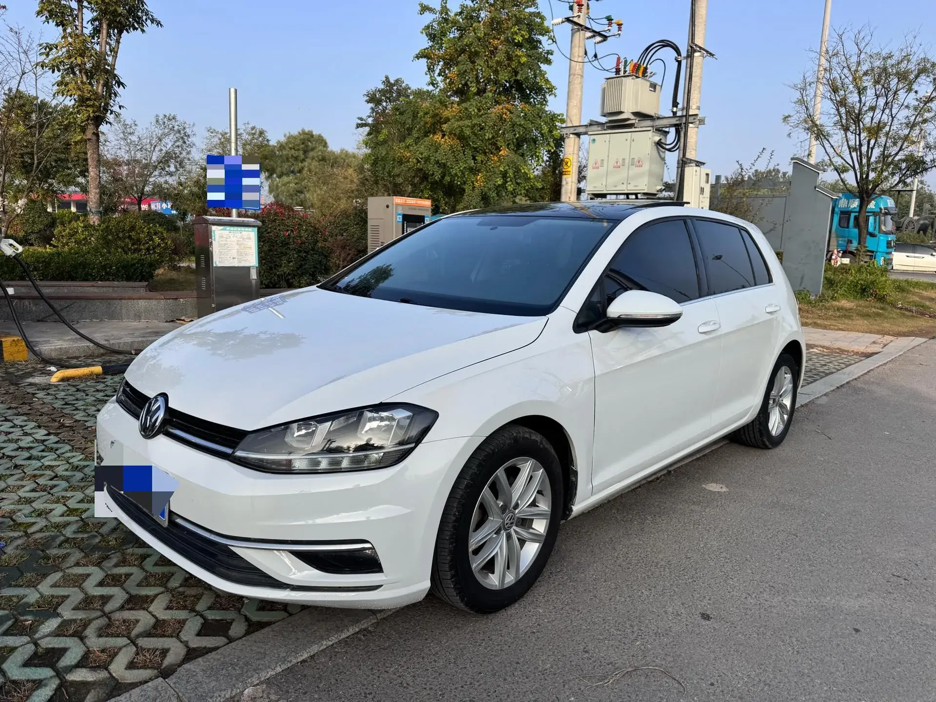 2018 VOLKSWAGEN GOLF view 1
