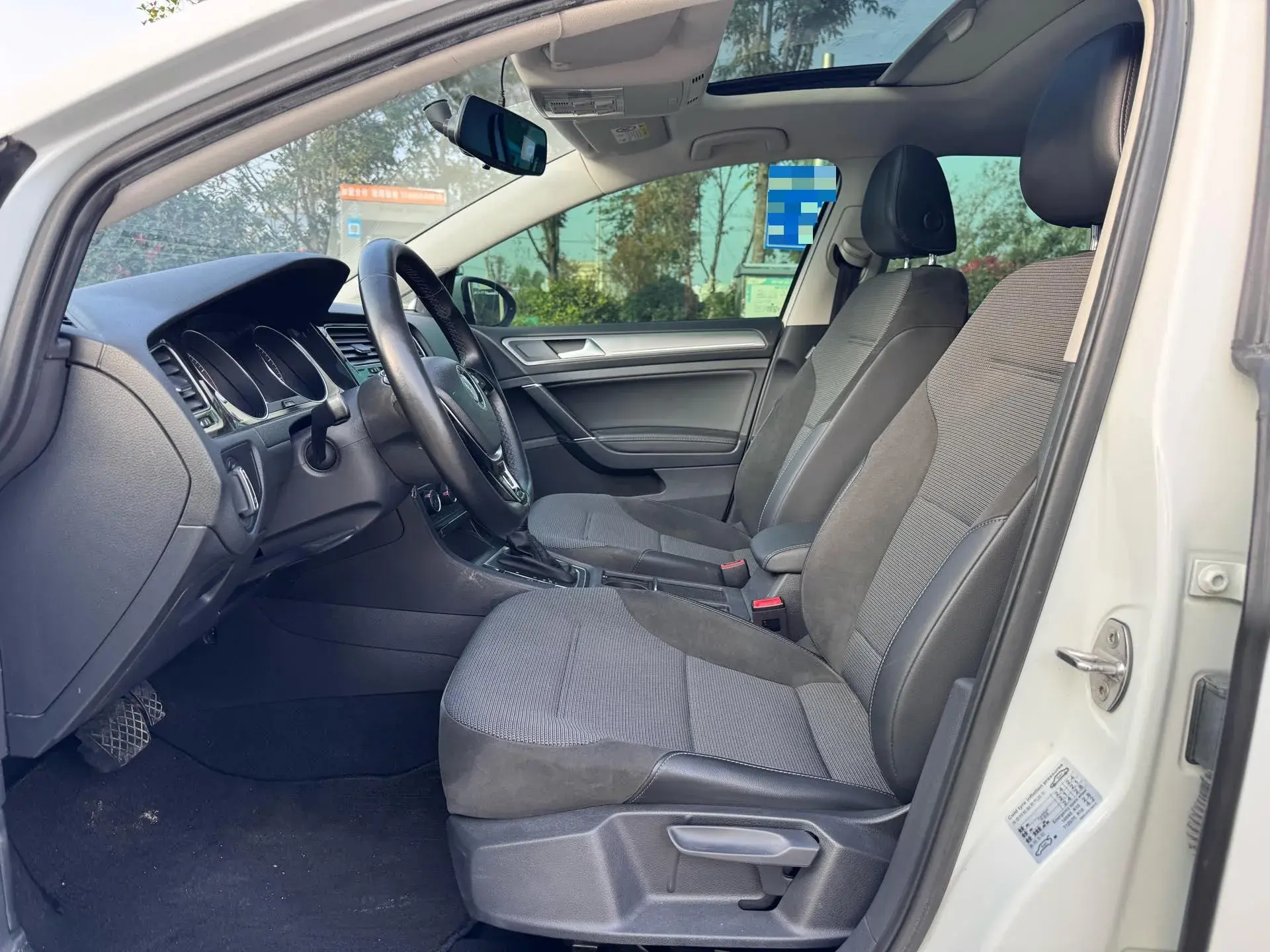 2018 VOLKSWAGEN GOLF thumbnail 3