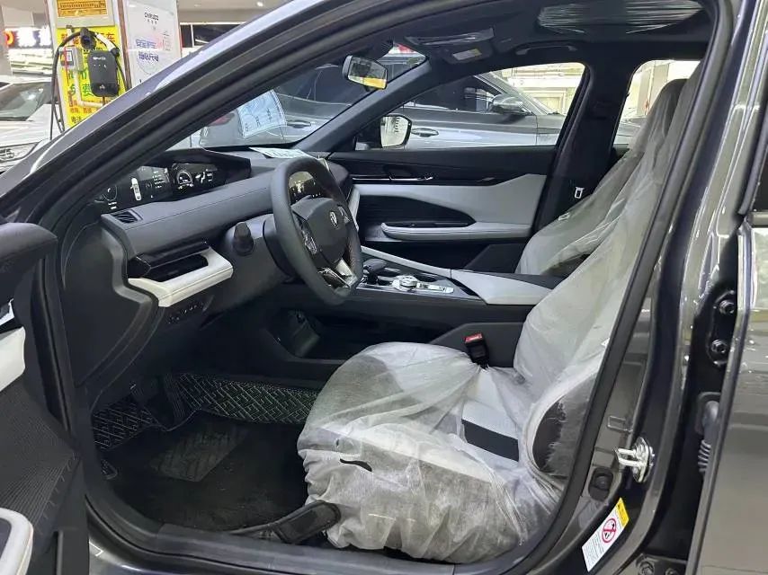 2024 ChangAn UNI-V iDD 1.5L 110HP L4 E-CVT PHEV 18.99KWH,autocango,china used car exporter,china ev exporter,chinese used car exporter,chinese used ev exporter